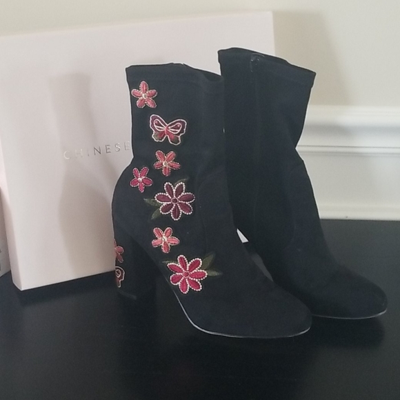 Chinese Laundry Shoes - ⭐HP⭐Chinese Laundry Bombshell Suedette in black